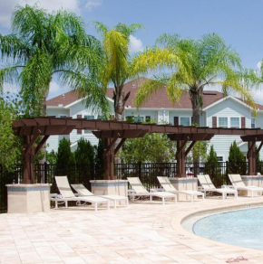 Luxury 3 Bedroom Townhouse, Comfortable Sleeps 8 Super Close To Disney!